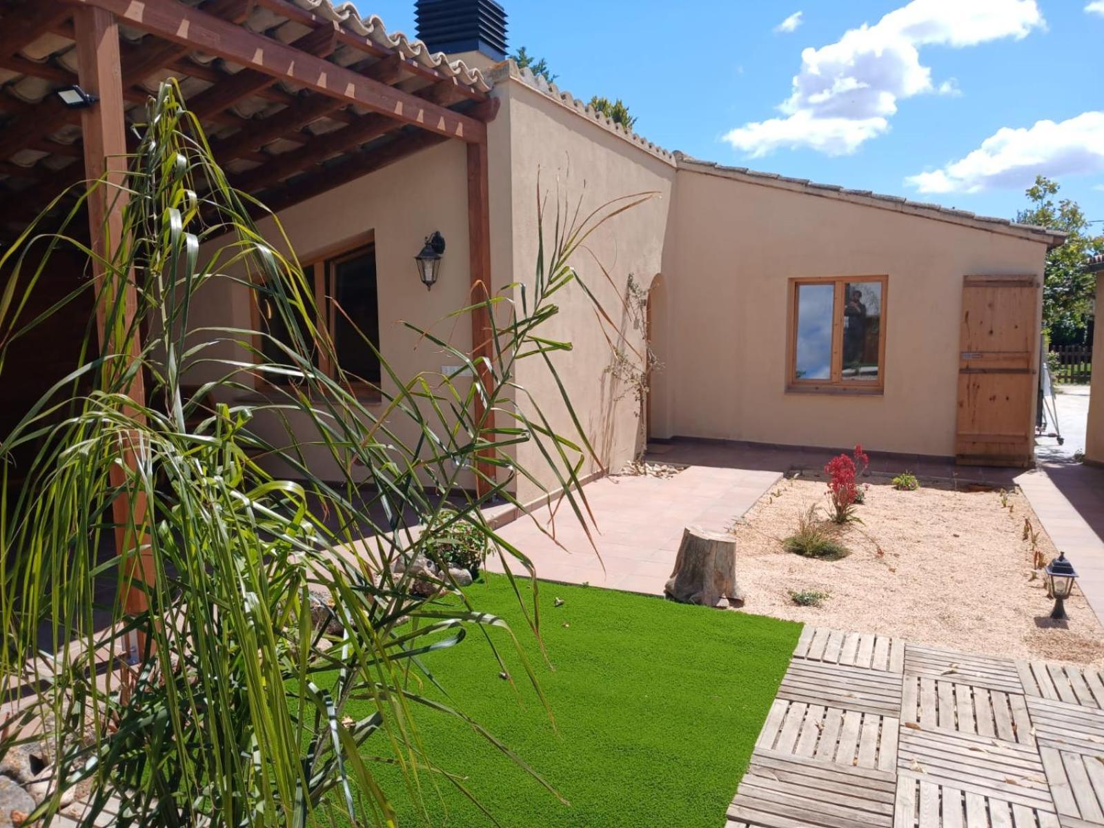With Private Pool And Garden Apartment *